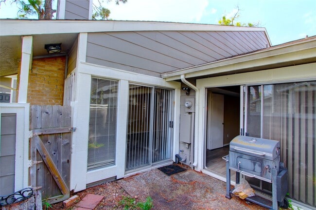 Building Photo - 12220 Copper Tree Pvt Ln