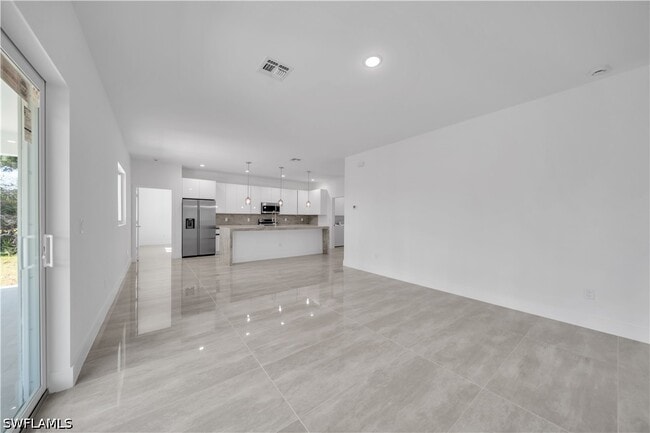 Building Photo - 828 Genoa Ave S