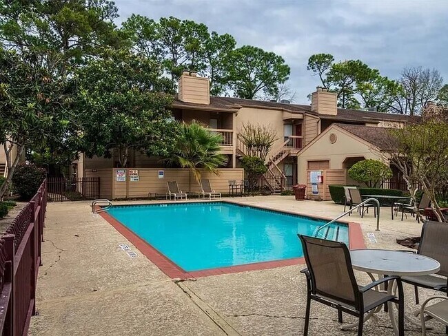 Building Photo - 2125 Augusta Dr