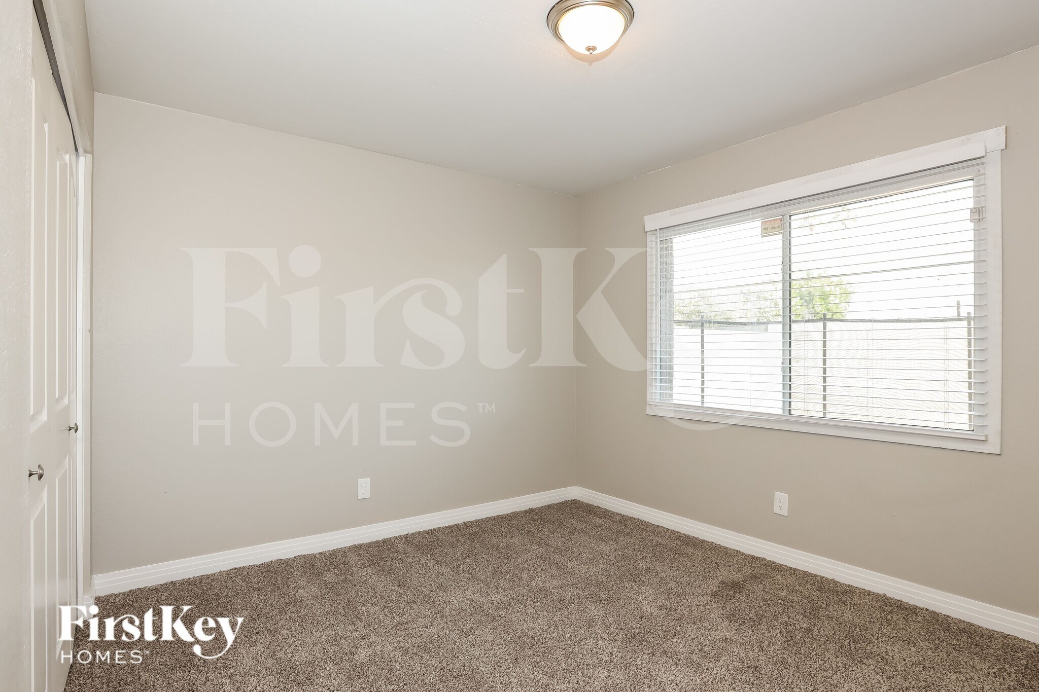 Building Photo - 4818 W Christy Dr