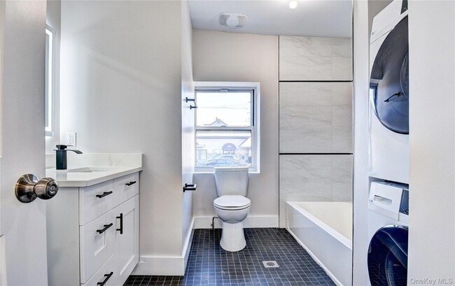 Building Photo - 292 Main St