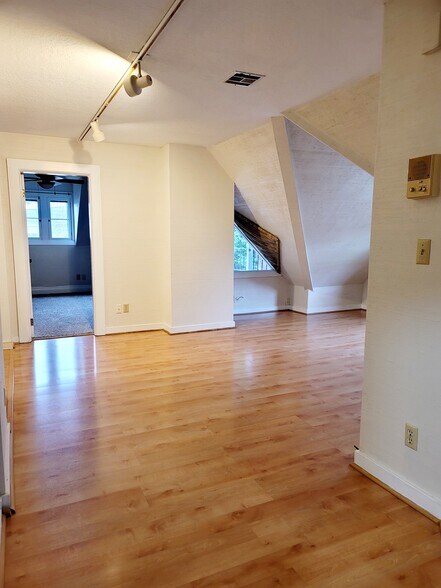Building Photo - 2170 NW Flanders St