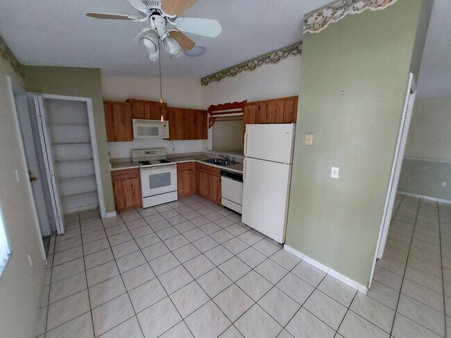 Building Photo - 713 Yucatan Ct