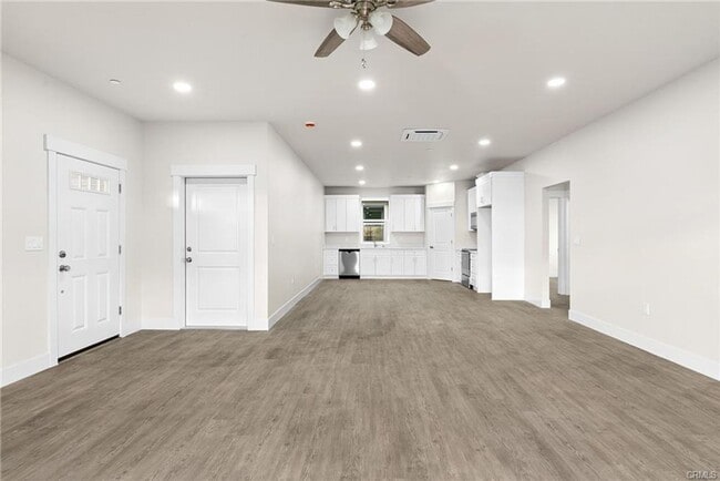 Building Photo - Newer 2BR/2BA Home in Paradise — 2-Car Garage, Yard, Pet-Friendly