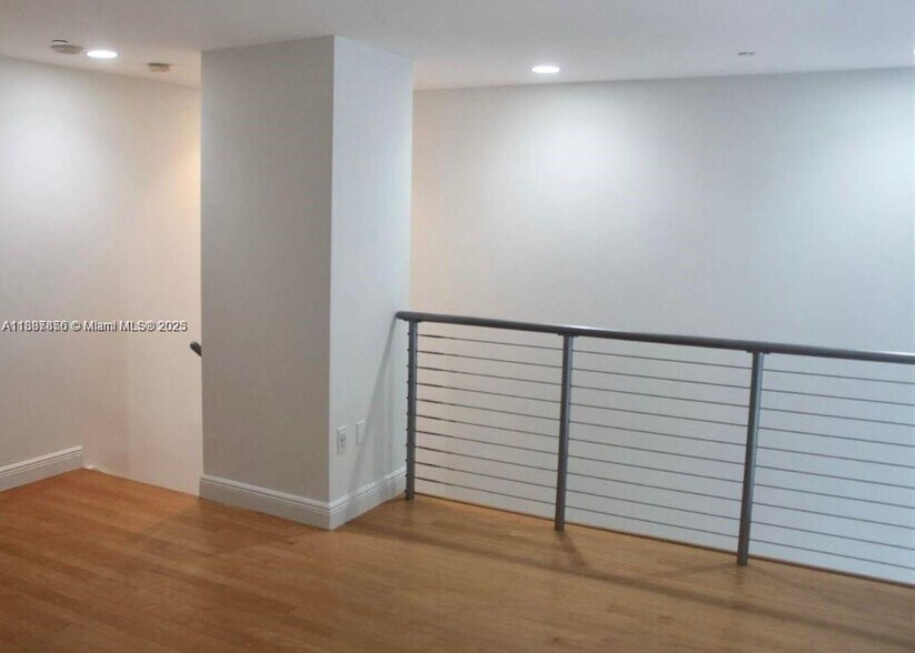 Building Photo - 1050 Brickell Ave