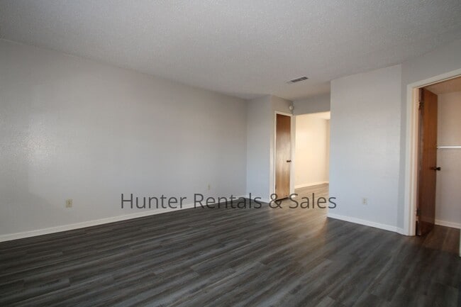 Building Photo - Super Cute!