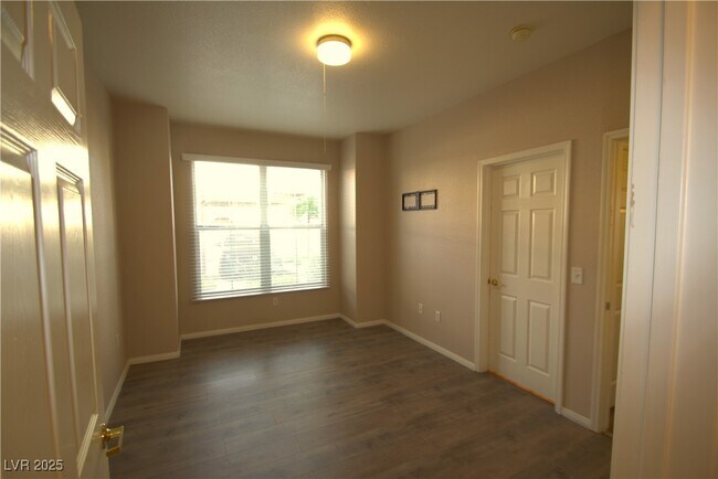 Building Photo - 10550 W Alexander Rd