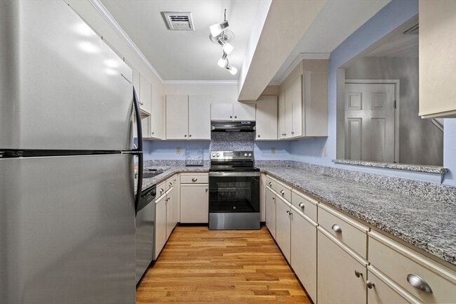 Building Photo - 45 Main St