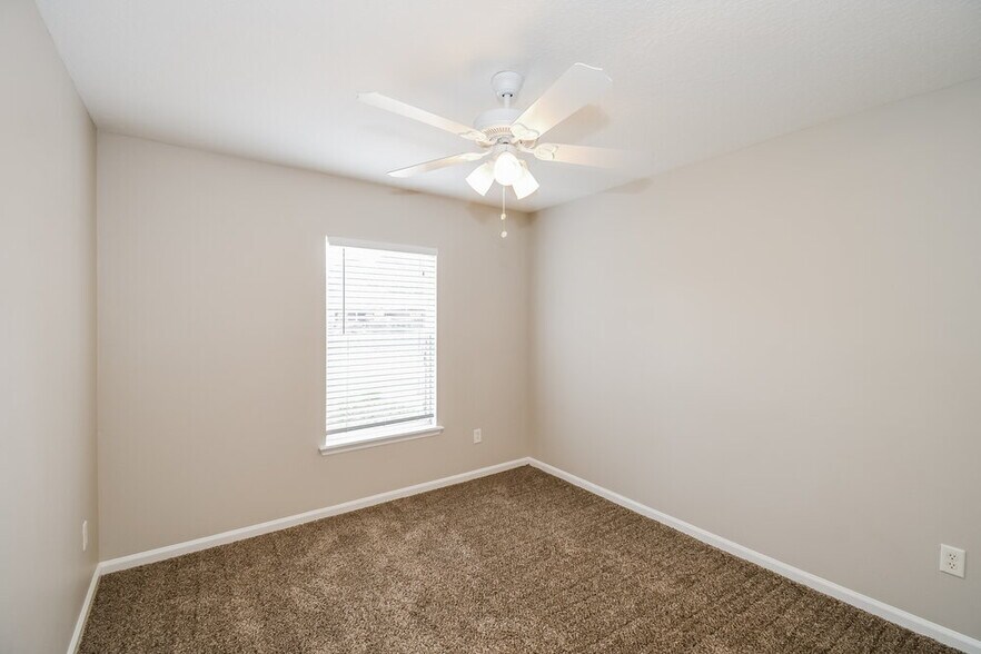 Building Photo - 2267 Brian Lakes Dr E