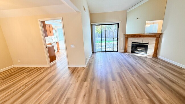 Building Photo - 1100 Sunshine Cir