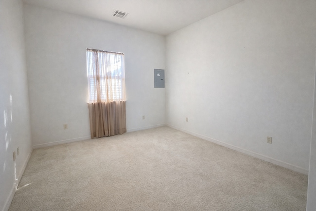 Building Photo - 508 E Grant Ave