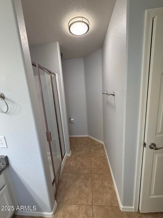 Building Photo - 646 N Cobblestone St