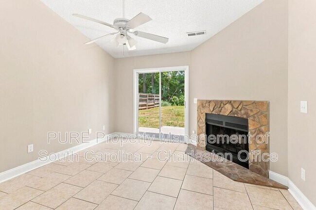 Building Photo - 9610 N Cardinal Dr