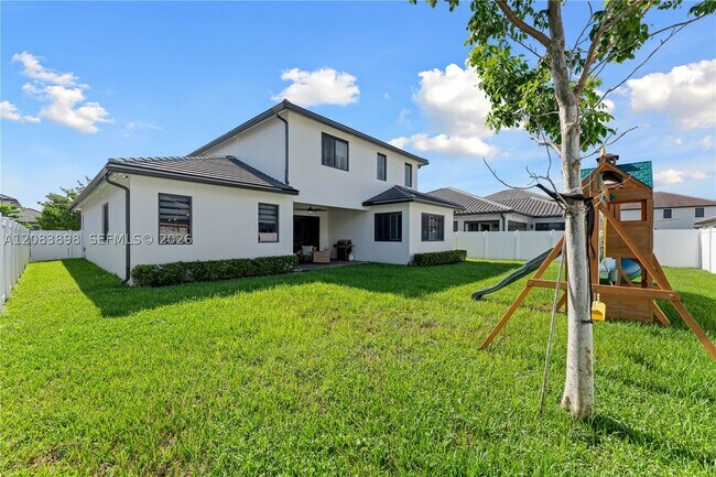 Building Photo - 4406 SW 176th Ave