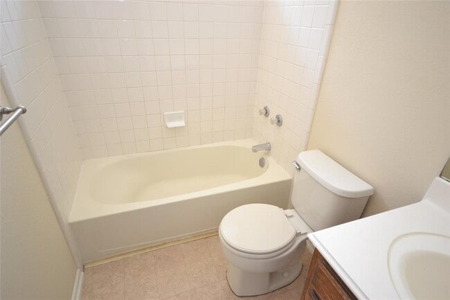 Building Photo - 718 Meadow View Dr