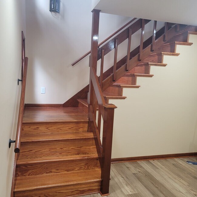 Building Photo - Beautiful Property Located in Seven Lakes near Pinehurst! Located on the Golf Course with Amazing...