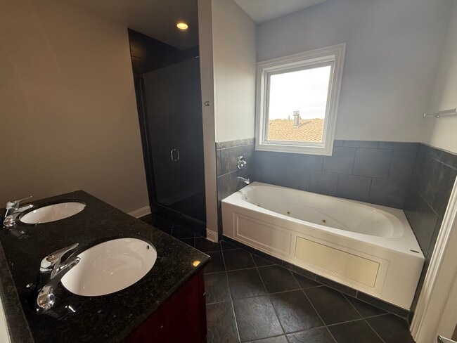 Building Photo - 7008 W Medill Ave