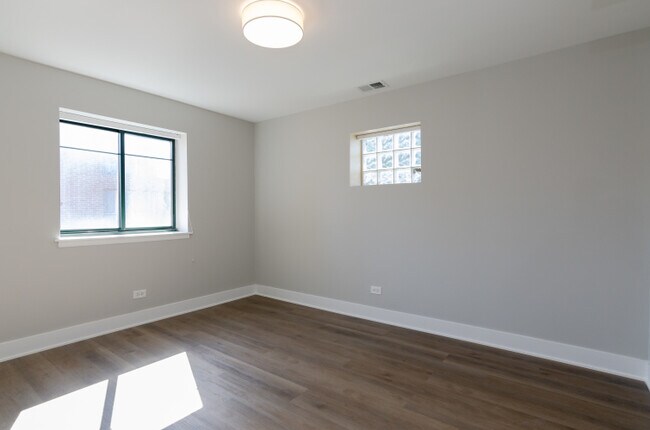 Building Photo - 1533 N Wieland St