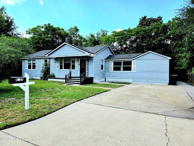 Primary Photo - 4625 Alpha Ave