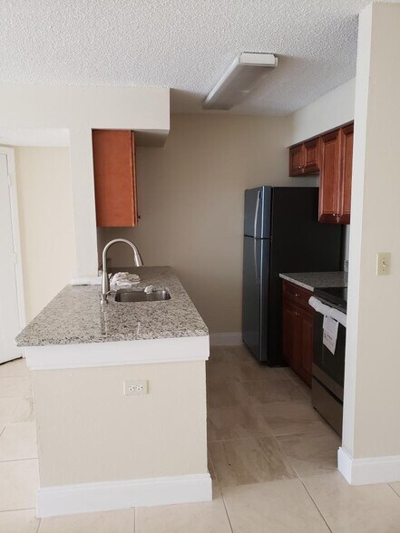 Building Photo - 2866 S University Dr