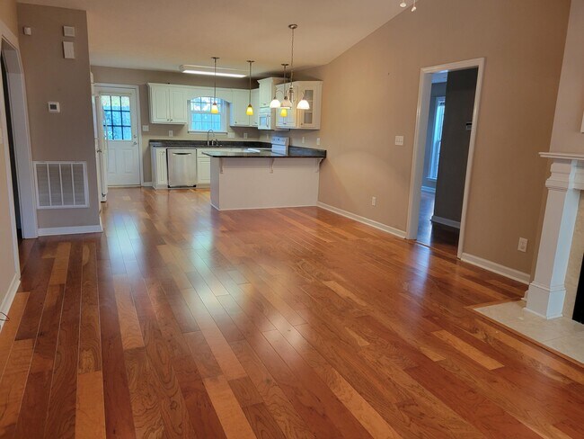 Building Photo - 348 Beryl Dr