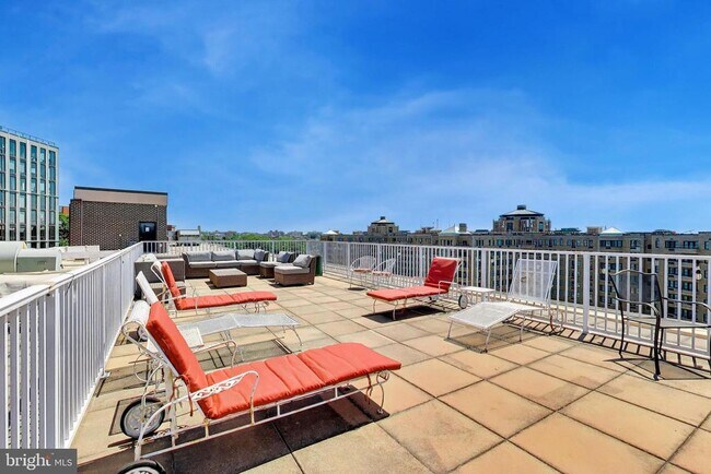 Building Photo - 2501 Calvert St NW