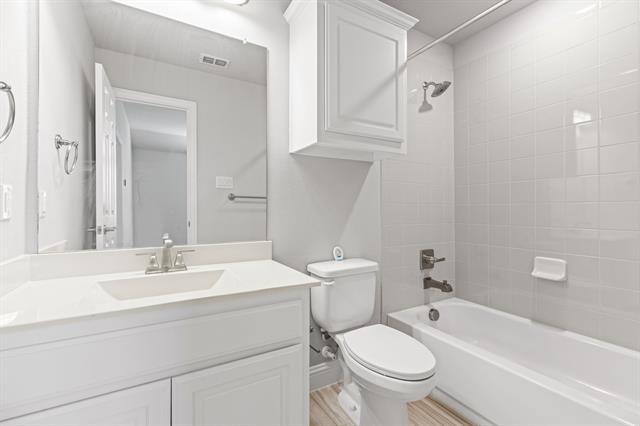 Building Photo - 1421 Baynes Dr