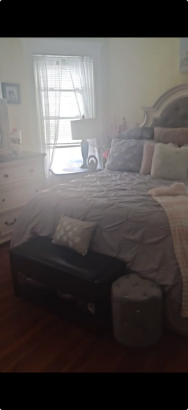 Building Photo - 33 Page St