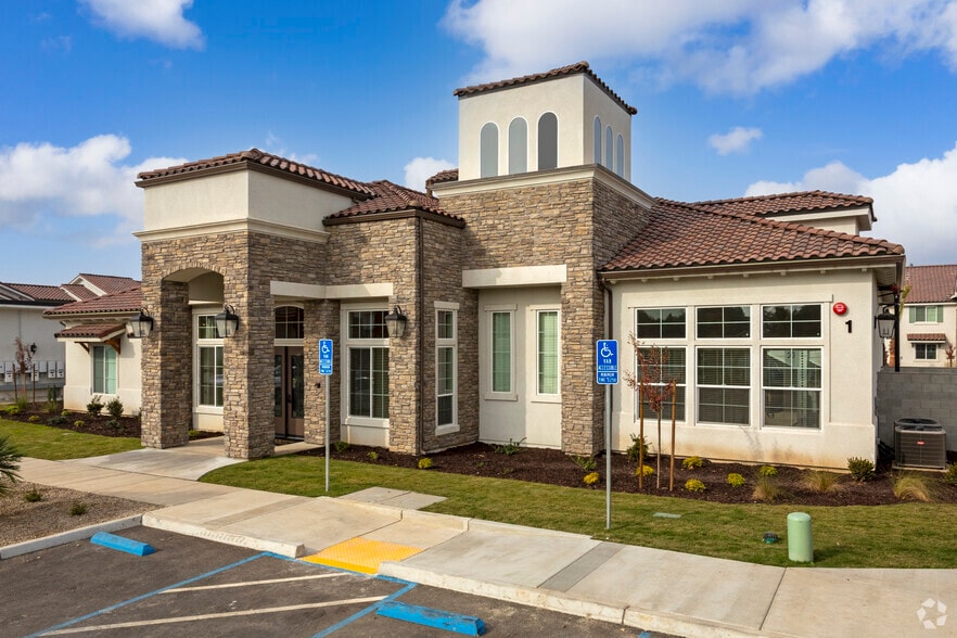 Primary Photo - Rock Ranch Luxury Rentals