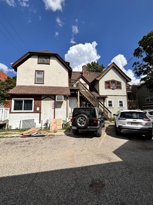 Building Photo - 1100 Hill St