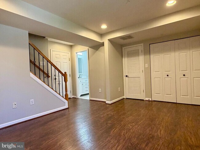 Building Photo - 6036 Helmsman Way