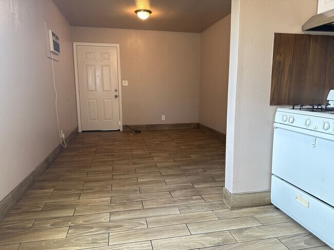 Building Photo - N Hamilton Ave