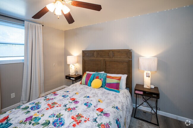 A 1BR, 1BA - 675SF - Bedroom - Ottawa Arms