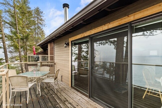 Building Photo - 3 Bed, 2 bath Condo on Whitefish Lake