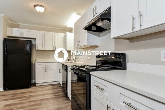 Building Photo - 3 Bedroom Pet-Friendly Home in GREENSBORO,...