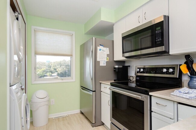 Building Photo - 2102 Surfrider Ct