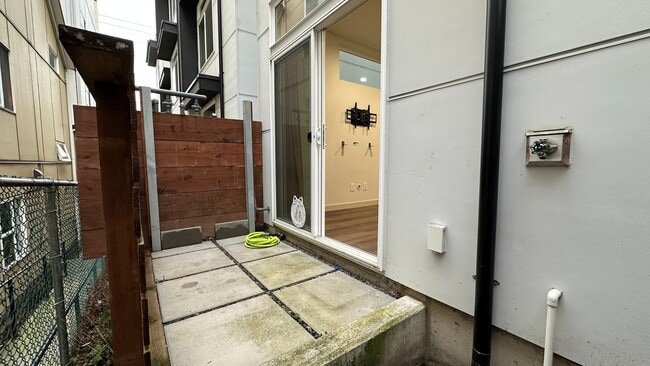 Building Photo - 1803 20th Ave