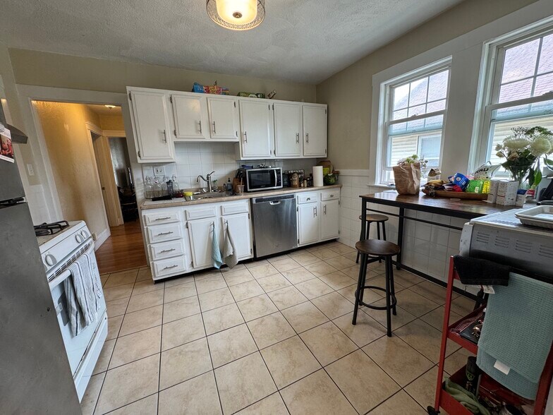 Primary Photo - 60 Litchfield St