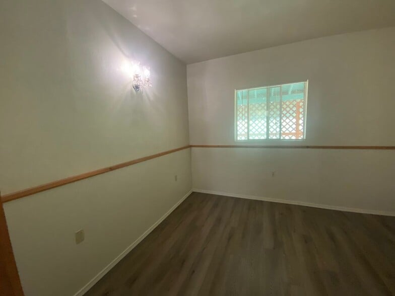 Building Photo - 215 Ski Village Dr