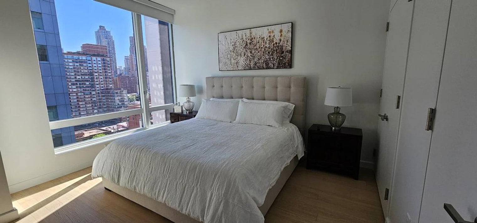 Building Photo - 646 11th Ave