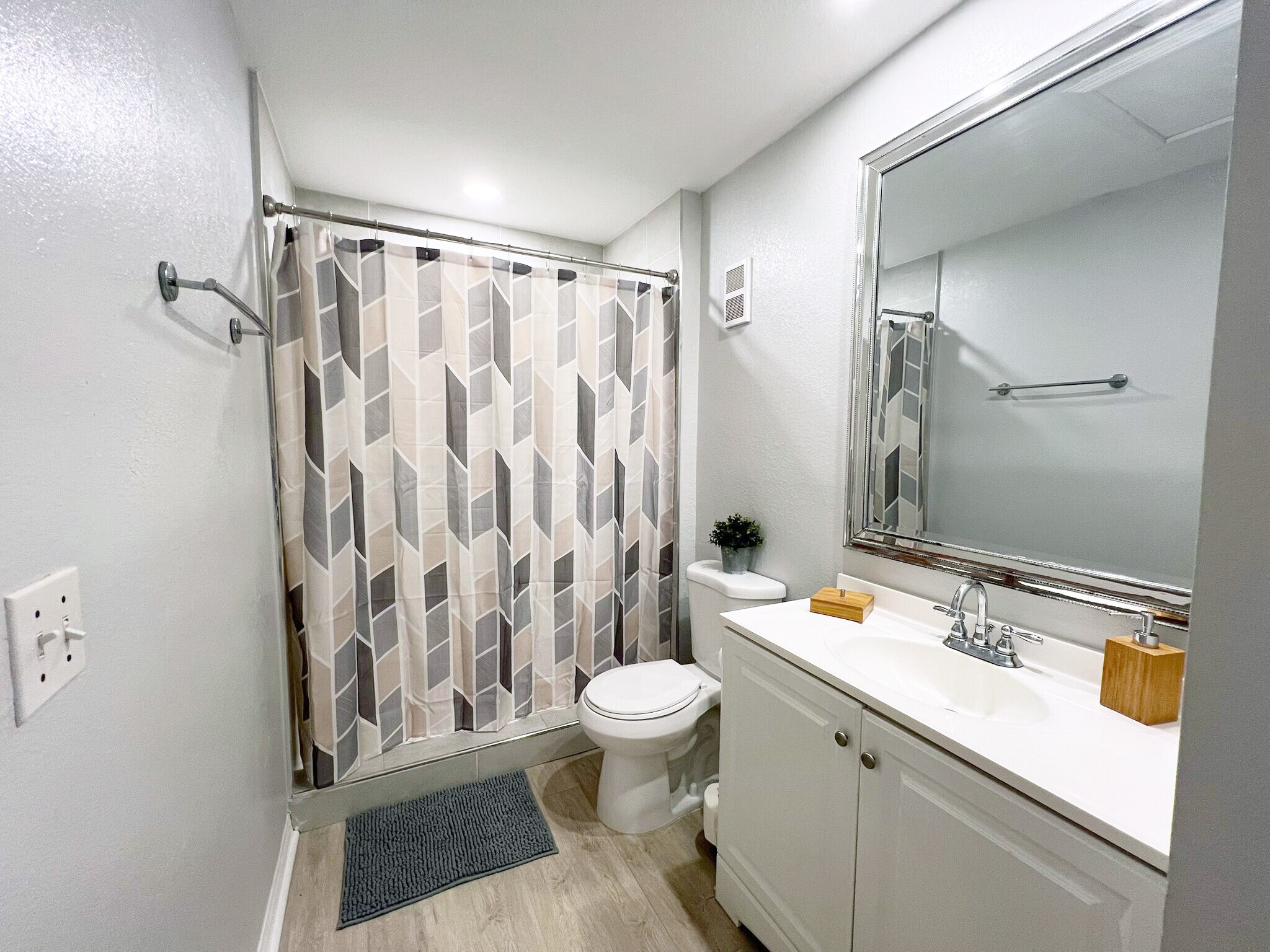 Bathroom - 7230 Westpointe Blvd