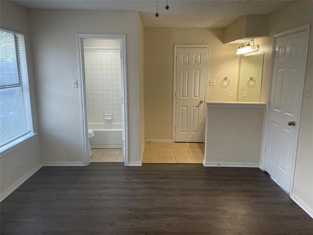 Building Photo - 6612 S Creek Dr