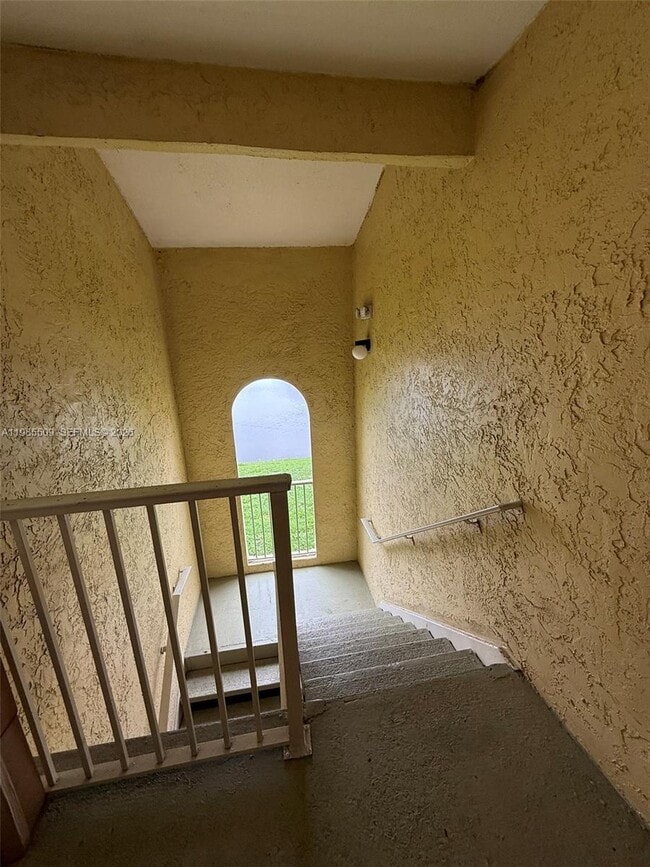 Building Photo - 731 Vista Isles Dr