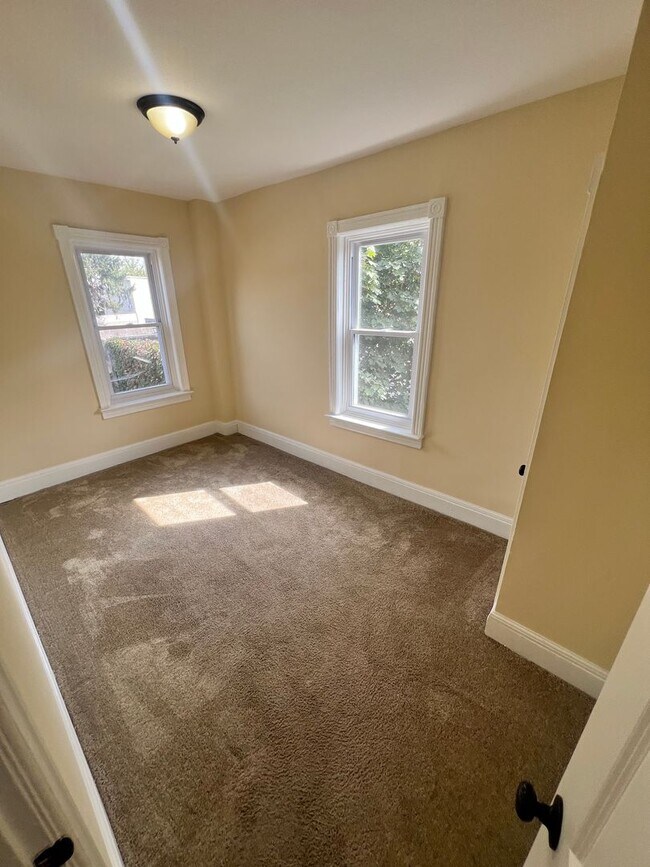 Building Photo - 838 Smith St