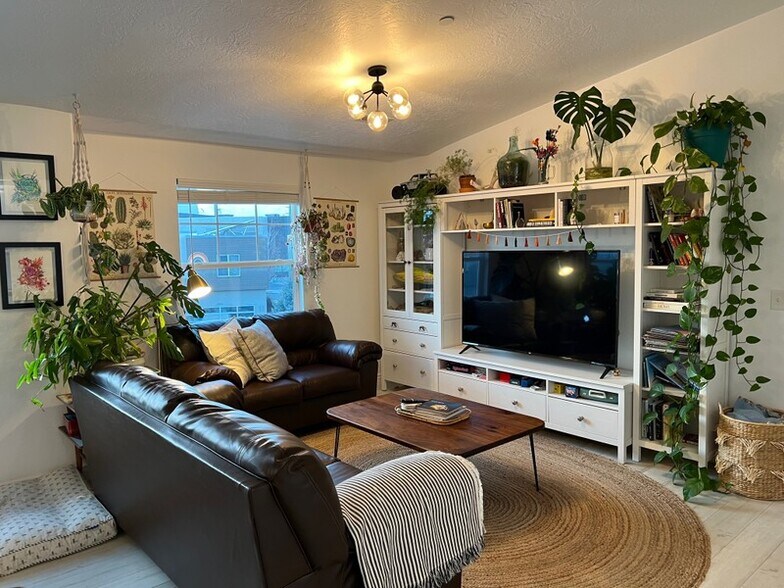 Building Photo - 11738 Currant Dr