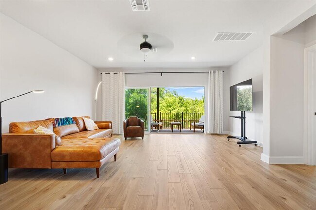 Building Photo - 17013 Adoro Dr