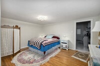 Building Photo - 411 W 9th St