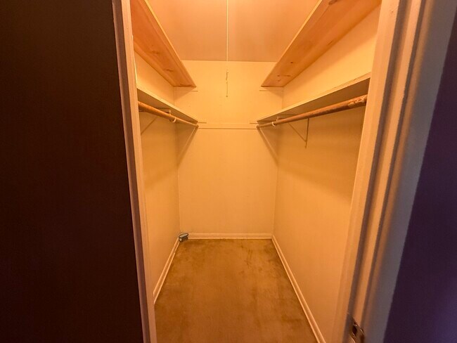 Building Photo - 9575 Maple Dr