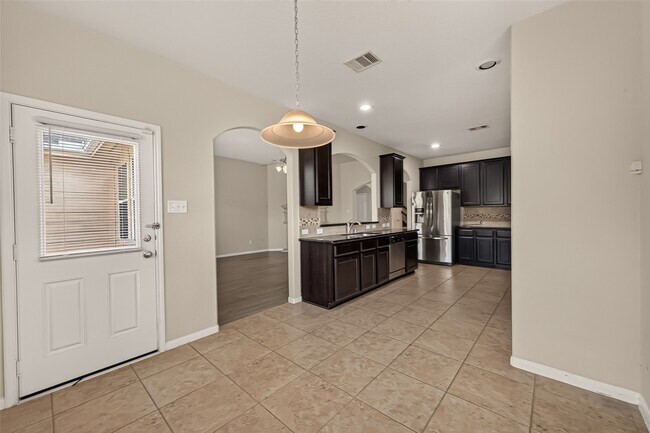 Building Photo - 3327 Fairmont Hills Ln