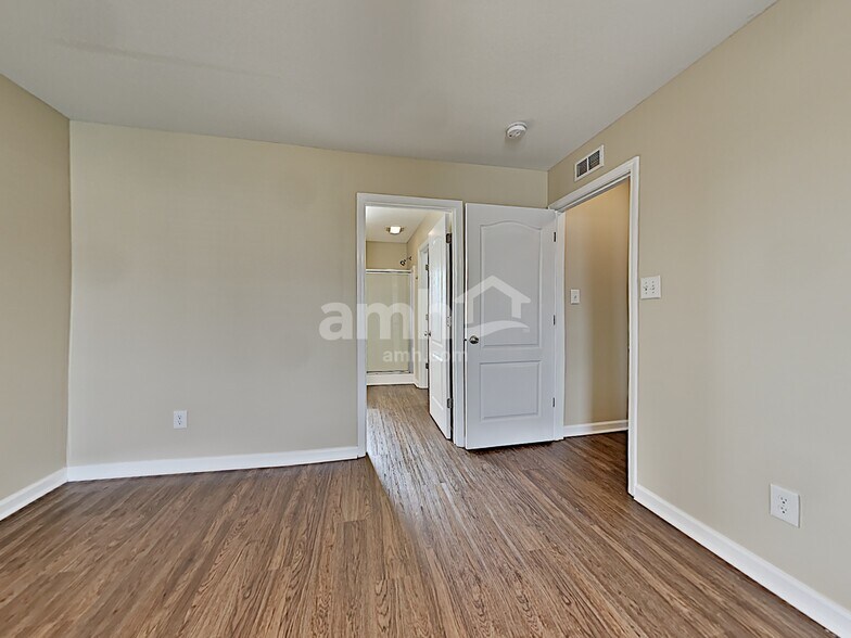 Building Photo - 5523 Golden Gate Rd